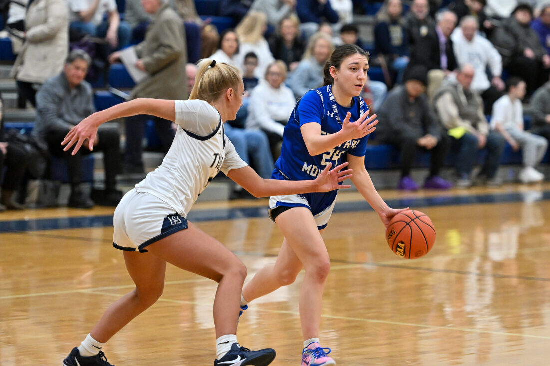 Wildcats close season in district semis, fall to three-time defending  champs | News, Sports, Jobs - The Express